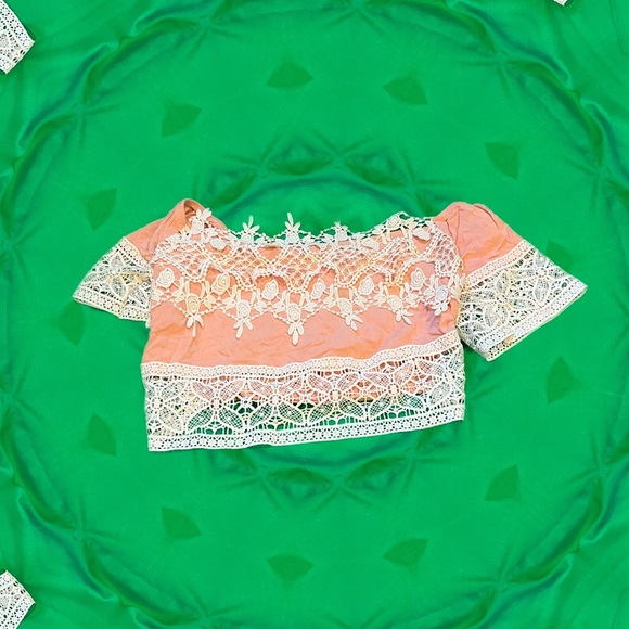 Laced Crop top - Picture 2 of 5